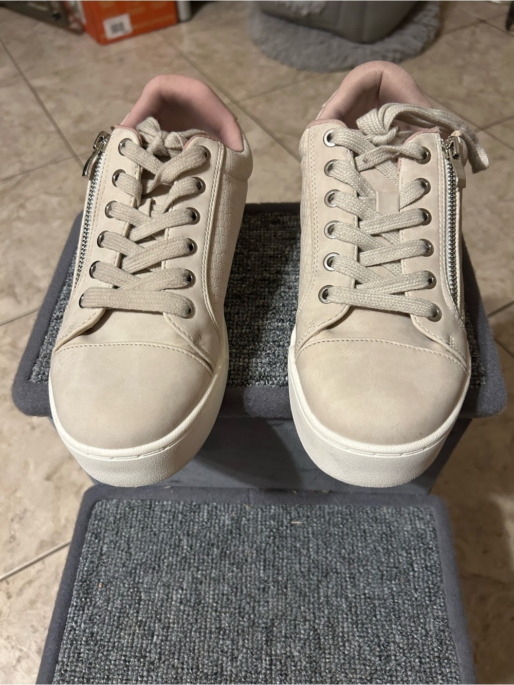 Jeossy Milan Casual Women's Beige Sneakers with Pink Lining